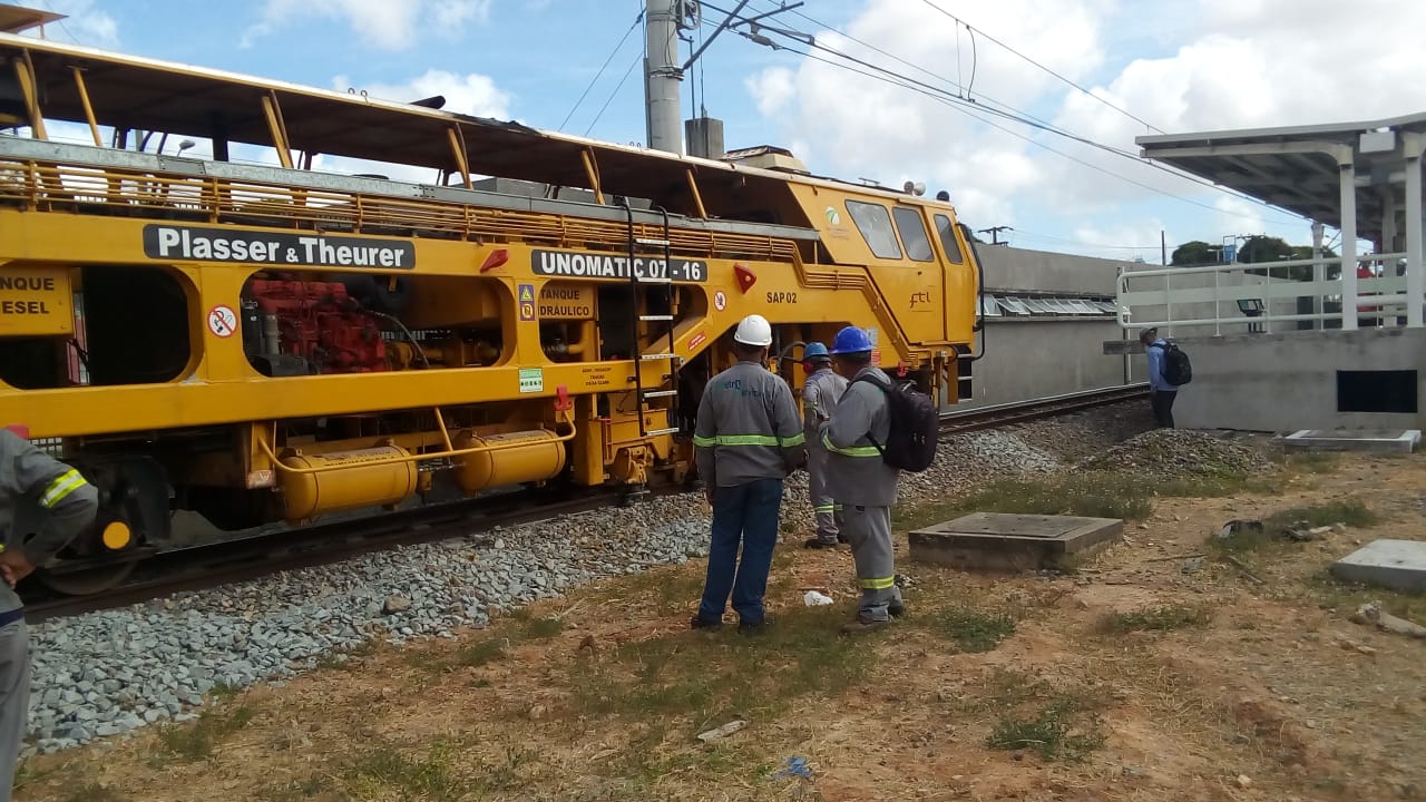 Trilhos do metrô são realinhados e passageiros contam com maior conforto e segurança