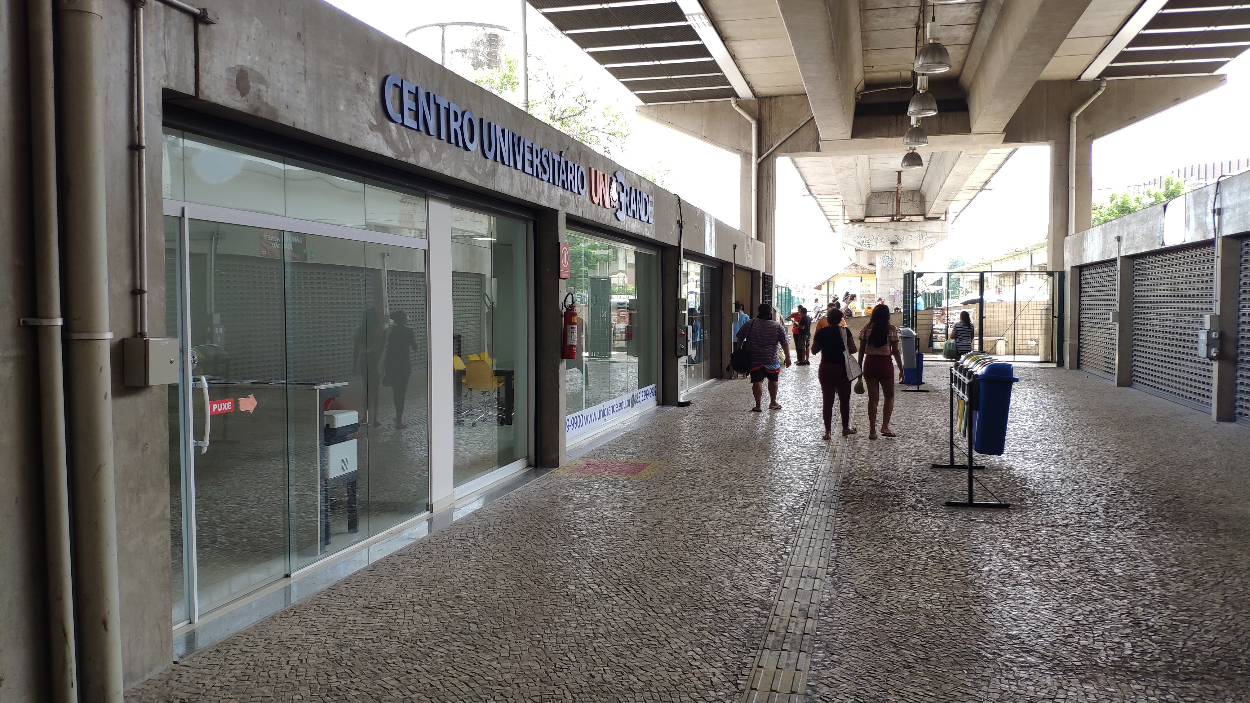 Parangaba ganha centro de compras com 15 lojas, dentro da estação do metrô