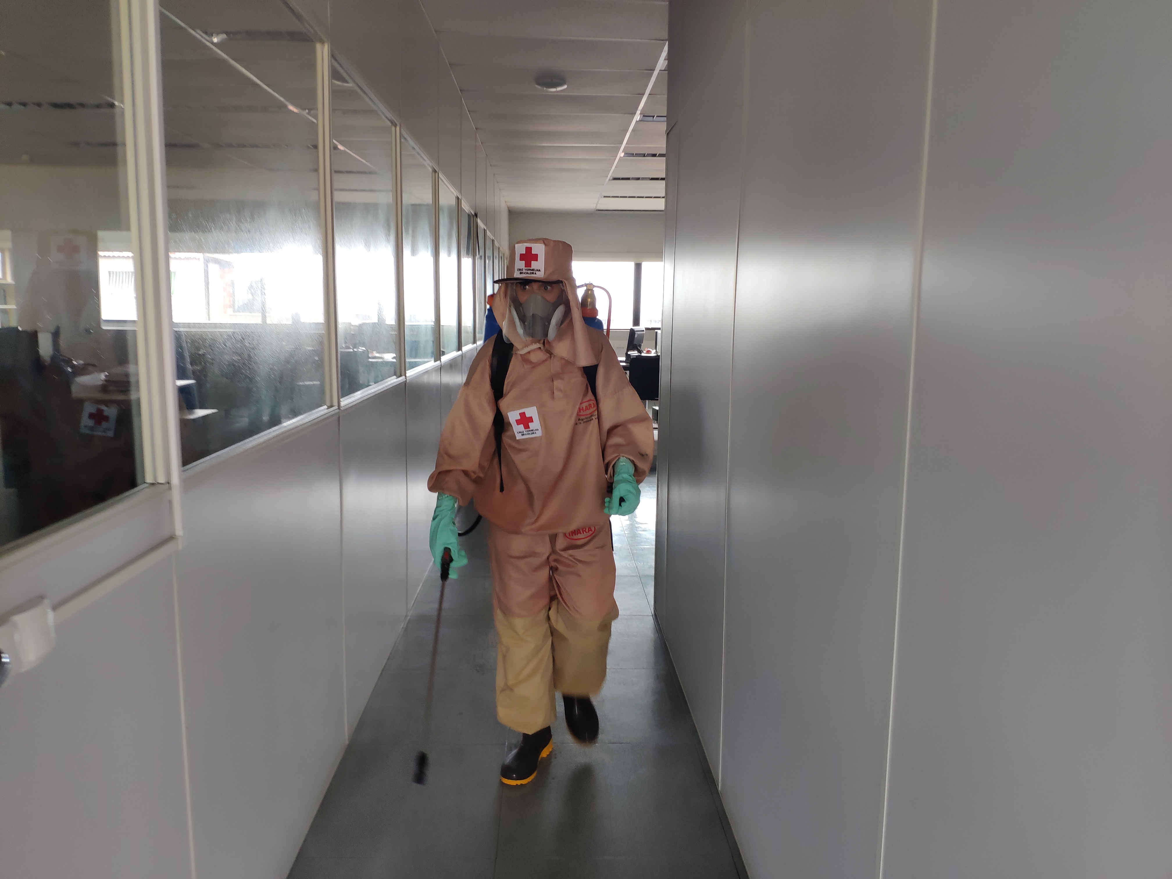 Pulverização contra coronavírs aumenta segurança no edifício-sede do Metrofor