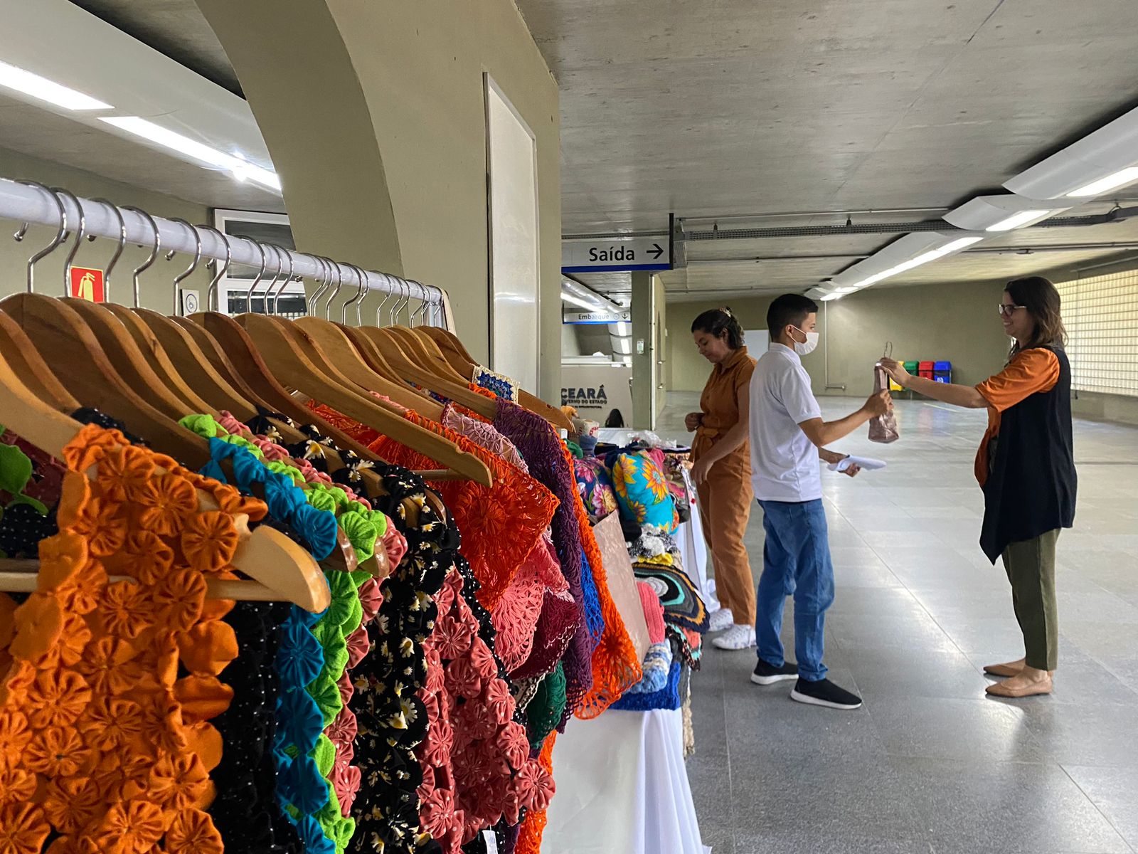 Peças exclusivas de artesanato feitas no sistema penitenciário do Ceará estão à venda na Estação Benfica