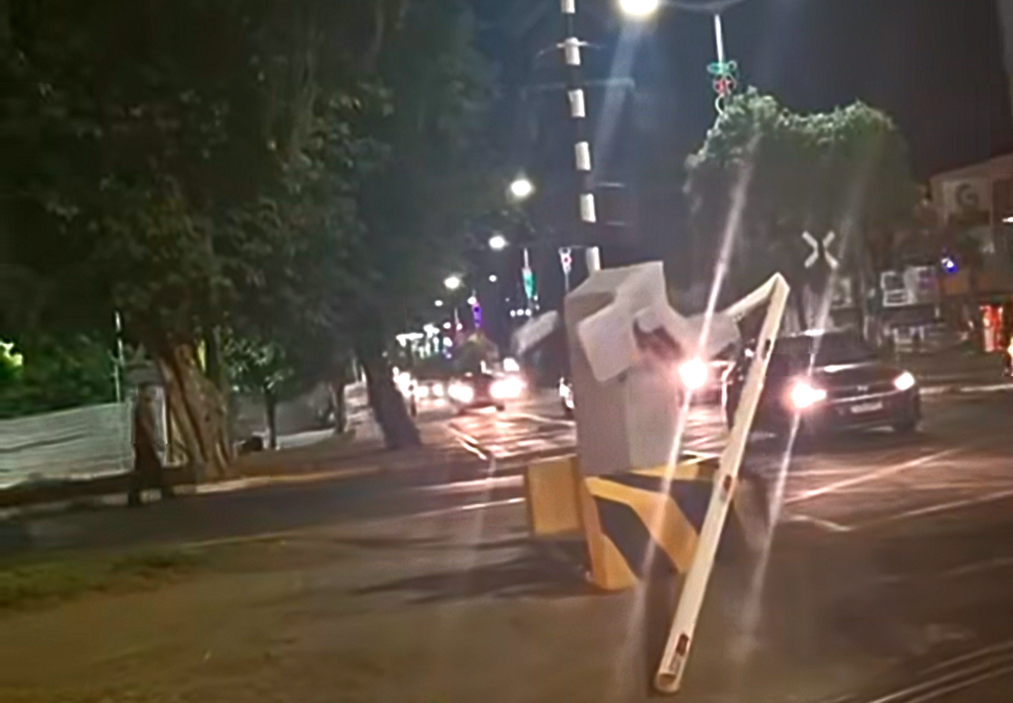 Nota oficial — Avanço de caminhão em PN provoca danos e infringe Código de Trânsito